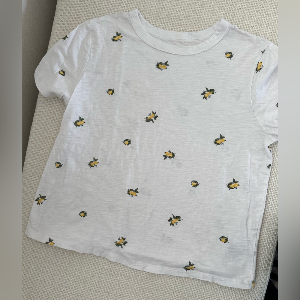 Old Navy White T-Shirt with 🍋 Print